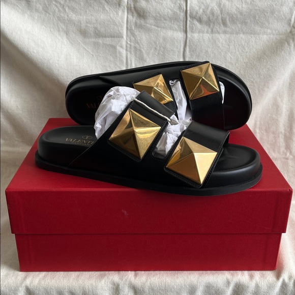 Valentino Garavani Roman Stud Sandal - Picture 6 of 10